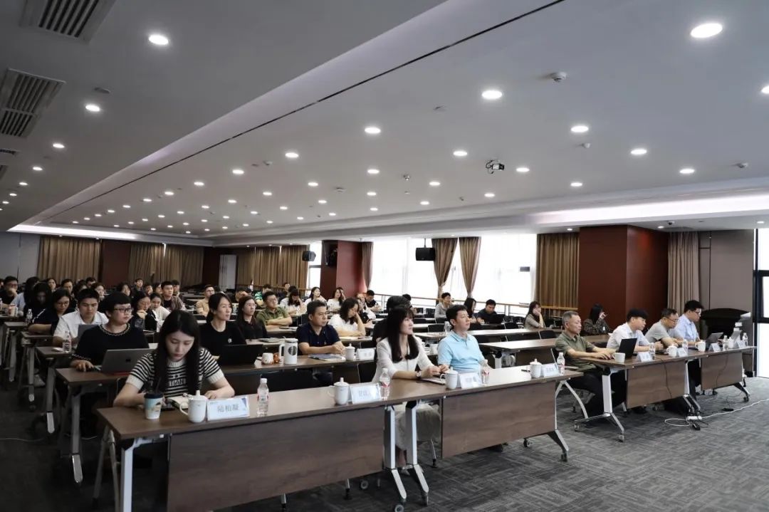 中信恒泰集團(tuán)組織開(kāi)展新質(zhì)生產(chǎn)力及新政策、新形勢(shì)下招投標(biāo)工作應(yīng)對(duì)策略專(zhuān)題培訓(xùn)
